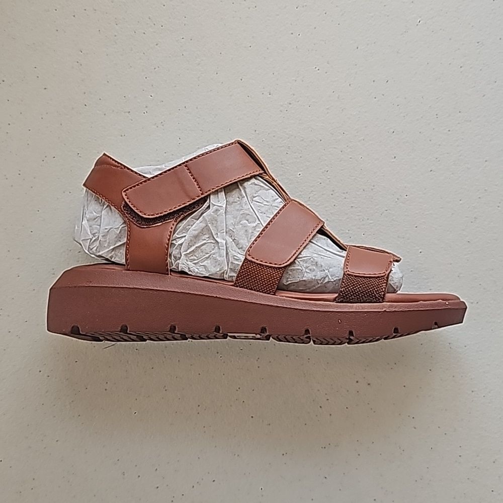 New in Box Abbie T Strap Sandal, Size 6 medium